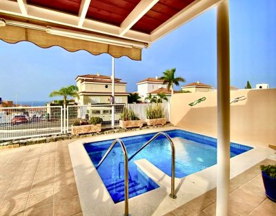 Vista al mar, Piscina privada, aire-acon, maxima relajación 🧘‍♂️
